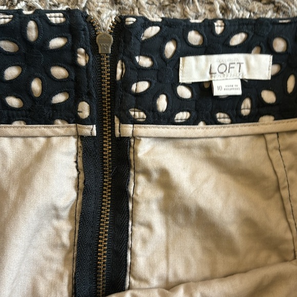 LOFT Floral Cotton Eyelet Pencil
Skirt From Size 10 - Picture 11 of 11